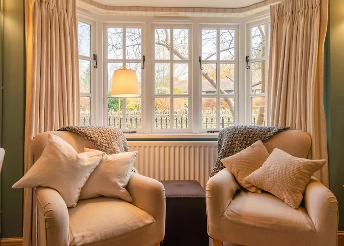2 Manor Lodge Cottages